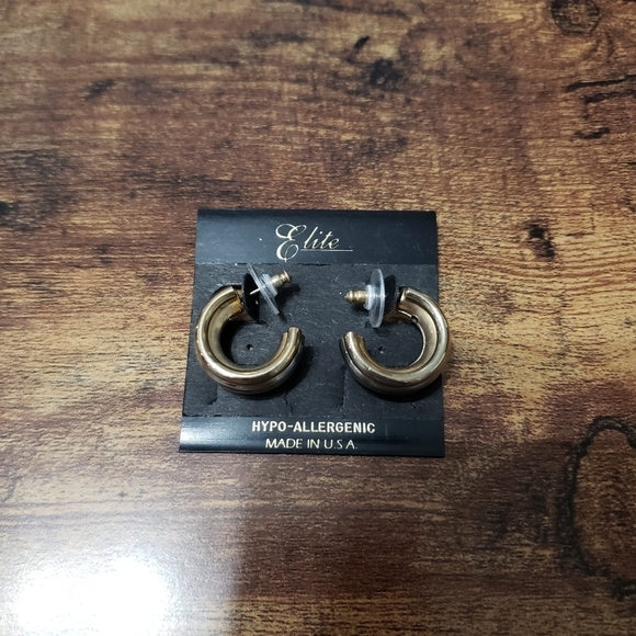 New elite gold tone hoop earrings - Picture 5 of 5